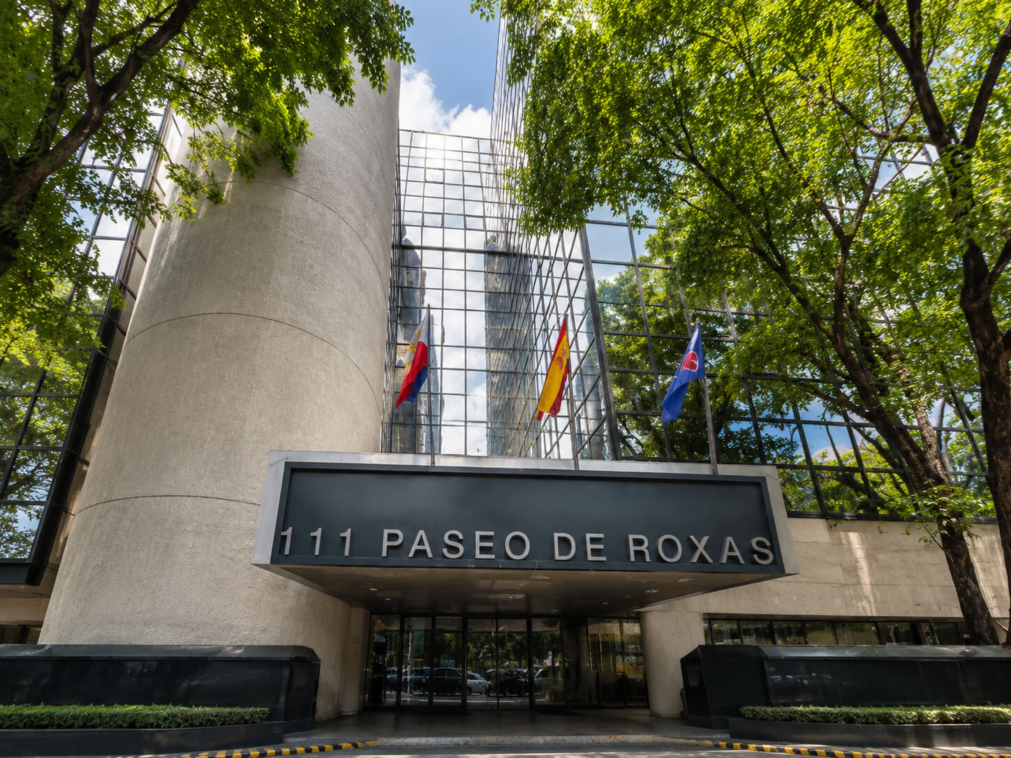 111 Paseo De Roxas